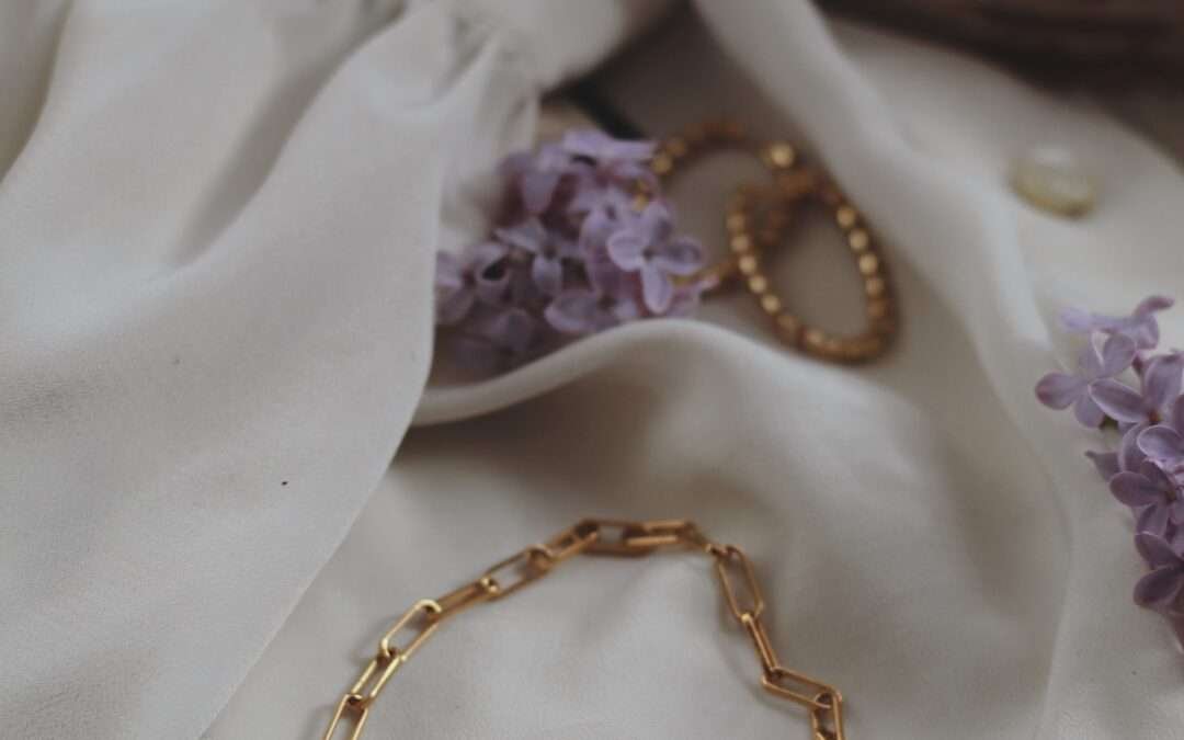 Ankle Bracelets: Accessories to Pamper and Adorn Your Feet