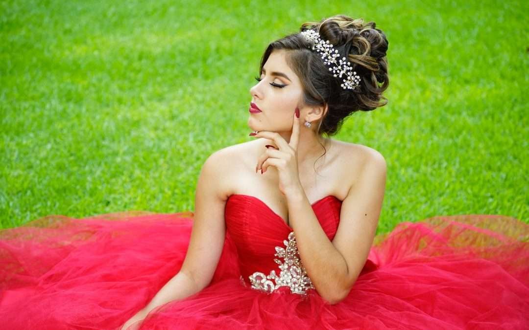 Shine Bright on Prom Night: Glam Jewelry Ideas!