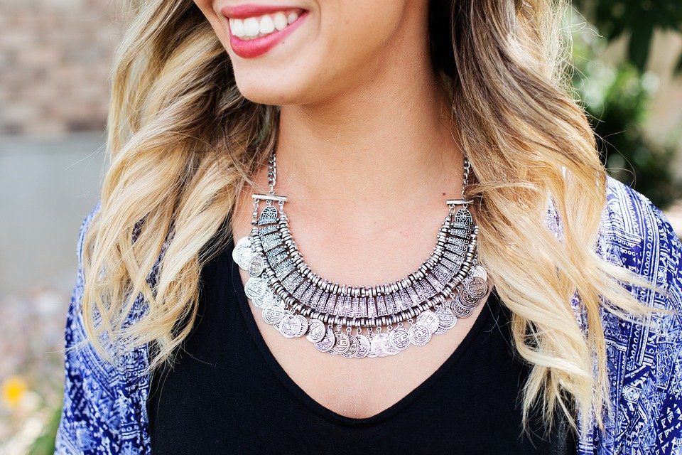 Stunning Jewelry Ideas to Complement Your Little Black Dress