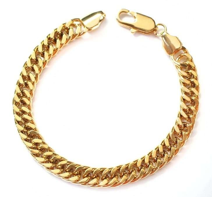 10 Timeless Jewelry Pieces Your Wife Will Love