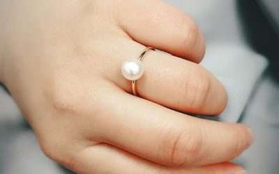 Red Carpet Ready: The Hottest Celebrity Necklace Trends of 2021