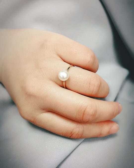 Red Carpet Ready: The Hottest Celebrity Necklace Trends of 2021