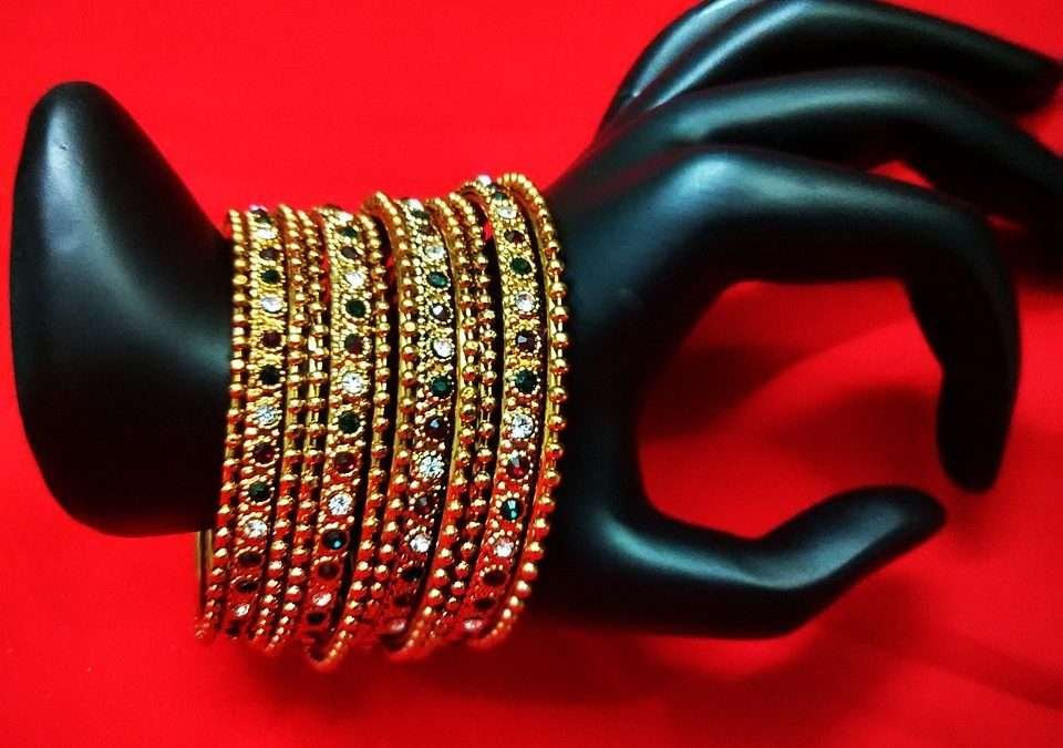 A Complete Guide to Maintaining and Cleaning Your Jewellery