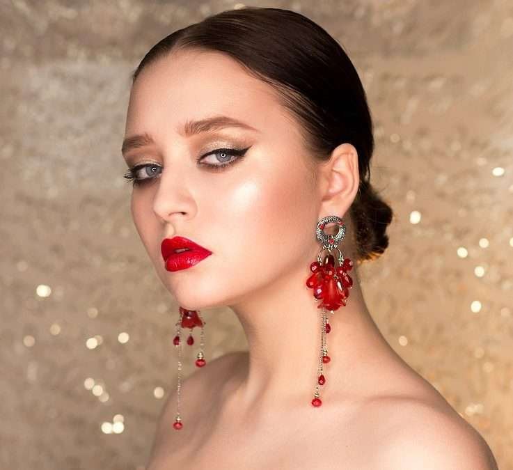 How to Choose the Perfect Jewelry to Accentuate Your One Shoulder Dress