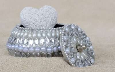 Inside the Jewelry Boxes of Hollywood: Celebrity Trends and Must-Have Pieces